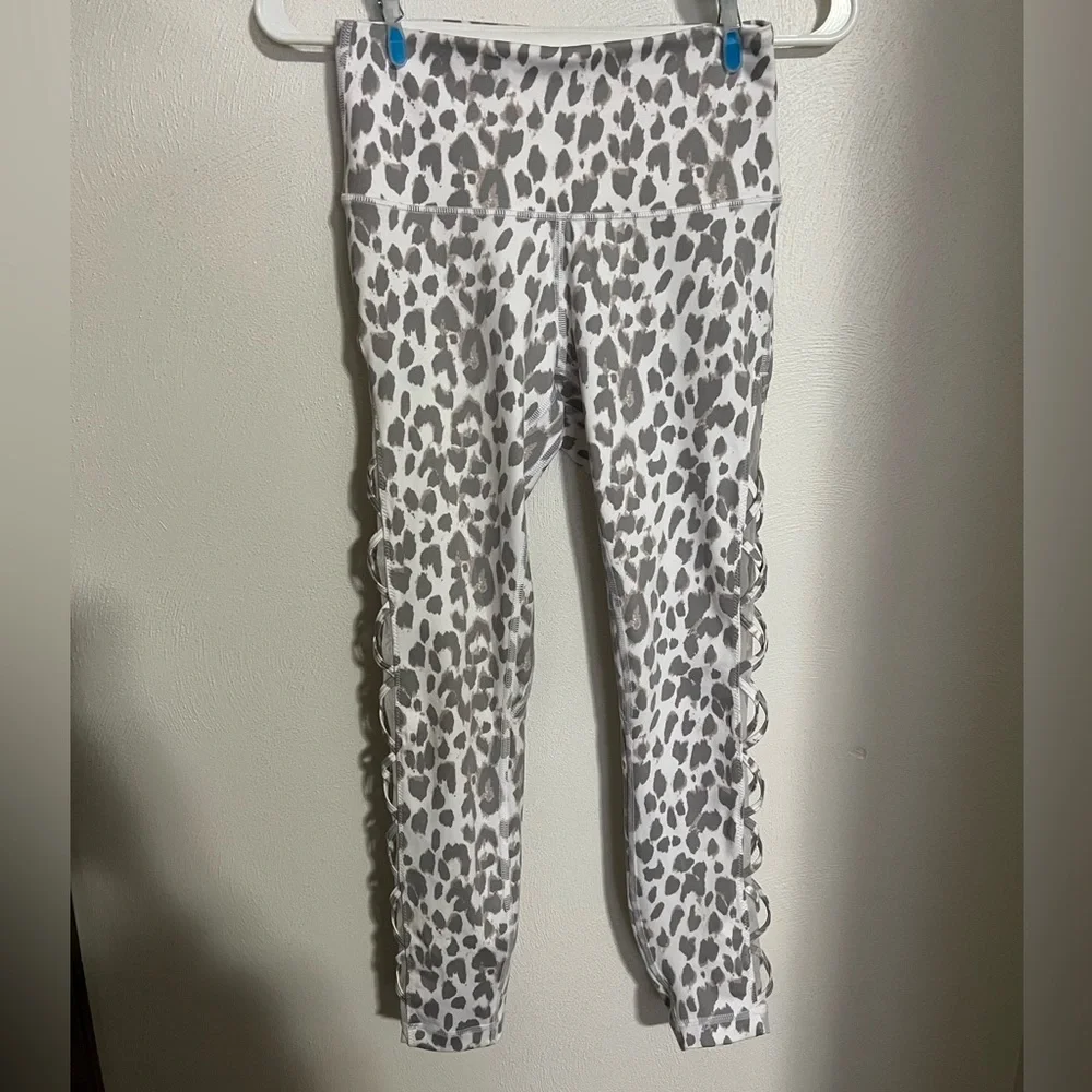 VICTORIA'S SECRET Essential High Rise Leggings Mesh Criss Cross Leopard Wms Sz 6